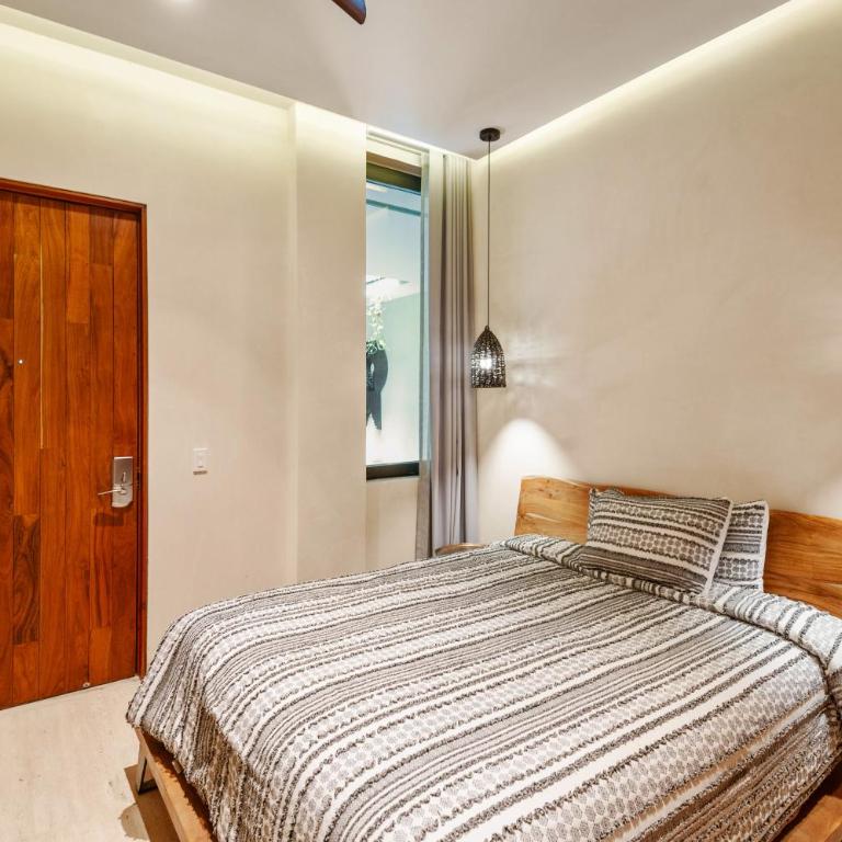 Modern Retreat with Private Garden and Jacuzzi - Two-Bedroom Apartment - 20