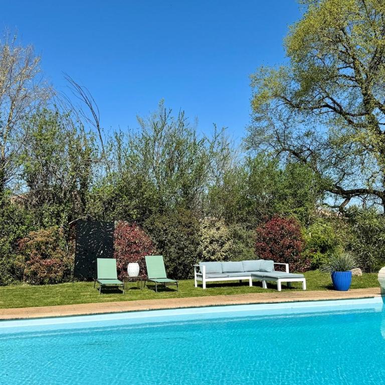 Villa atypique avec piscine 12x6 4 chambres pour 9 personnes proche Golf dans parc arbore - Villa - 23
