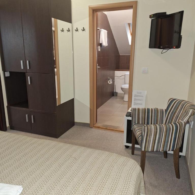 Garni Hotel Ema - Budget Double or Twin Room - 3