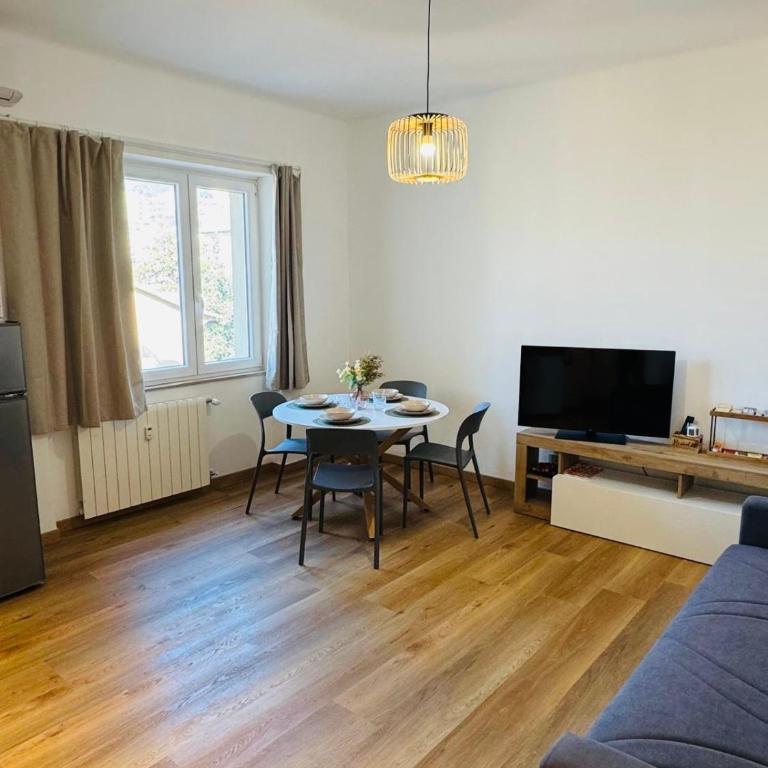Bright and Spacious Elegant Apartment 5 min Airport - Appartamento con 1 Camera da Letto e Balcone - 6
