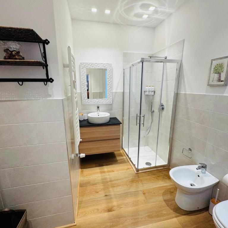 Bright and Spacious Elegant Apartment 5 min Airport - Appartamento con 1 Camera da Letto e Balcone - 8
