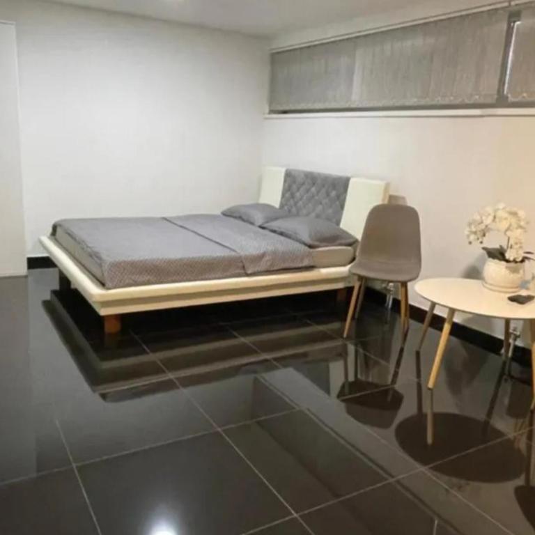 EM Apartments - Modern Studio Apartment - 4