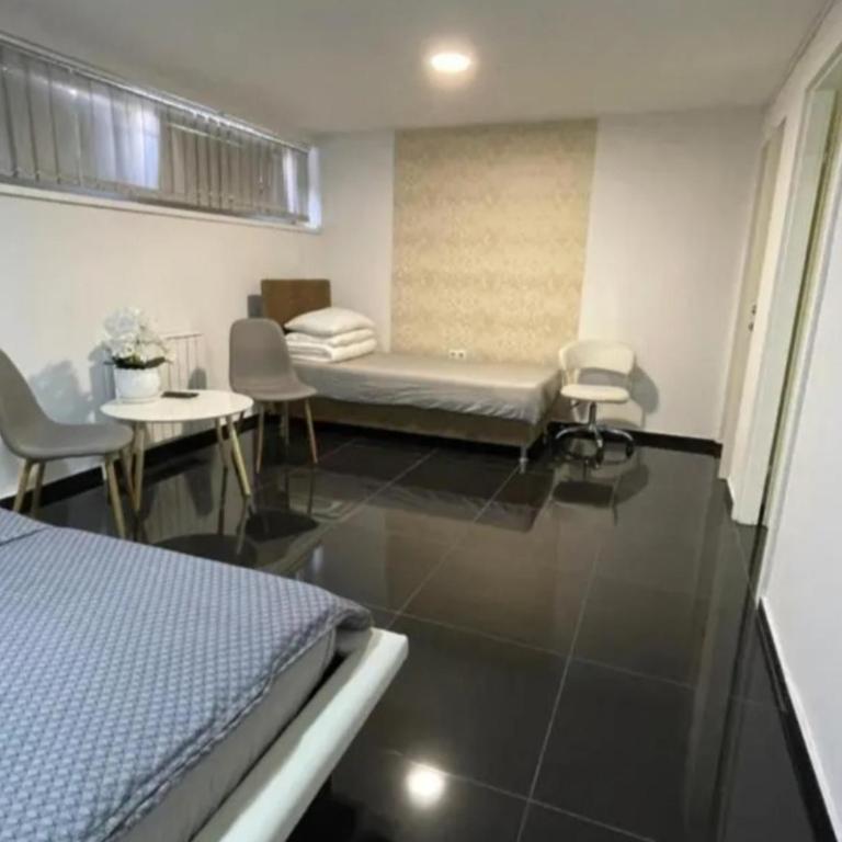 EM Apartments - Modern Studio Apartment - 5