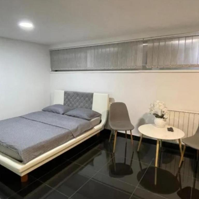 EM Apartments - Modern Studio Apartment - 3