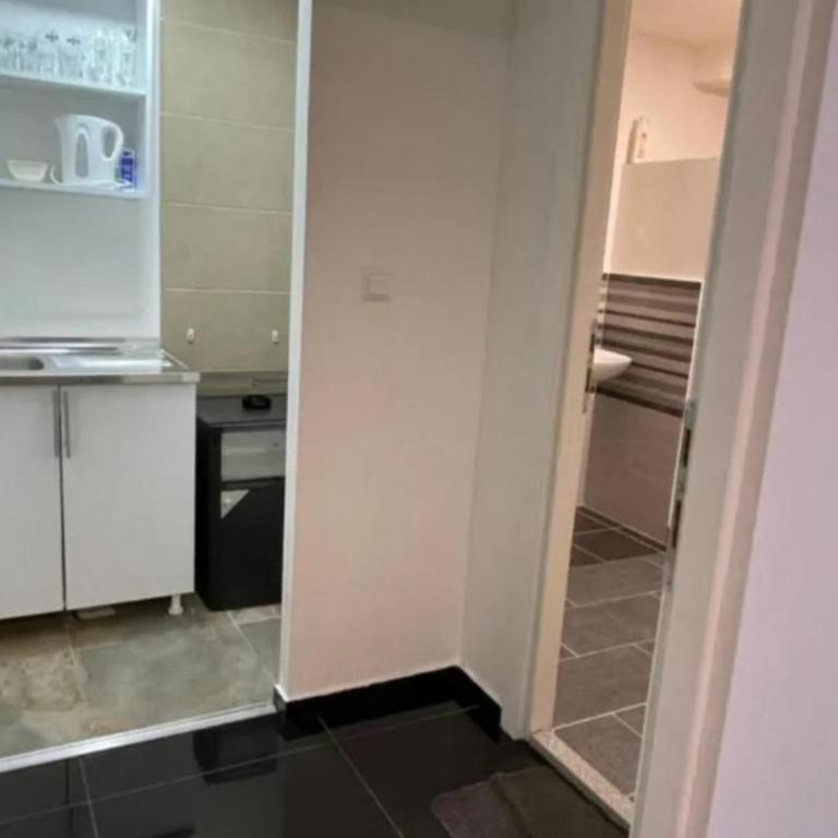 EM Apartments - Modern Studio Apartment - 1