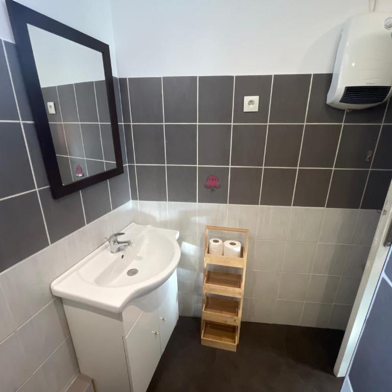 Paule - Studio climatisé au 3eme place pie 2pers - One-Bedroom Apartment - 13