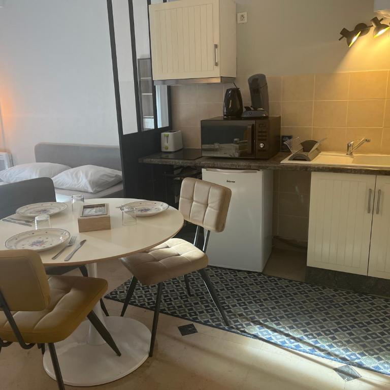 Paule - Studio climatisé au 3eme place pie 2pers - One-Bedroom Apartment - 11