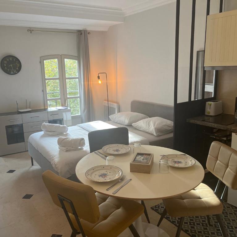 Paule - Studio climatisé au 3eme place pie 2pers - One-Bedroom Apartment - 8