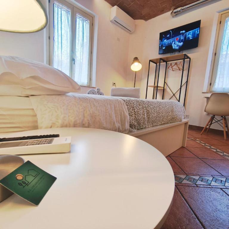 Monolocale Modena con Parcheggio riservato pressi Clinica Fogliani e Centro Storico - Appartamento con 1 Camera da Letto - 1