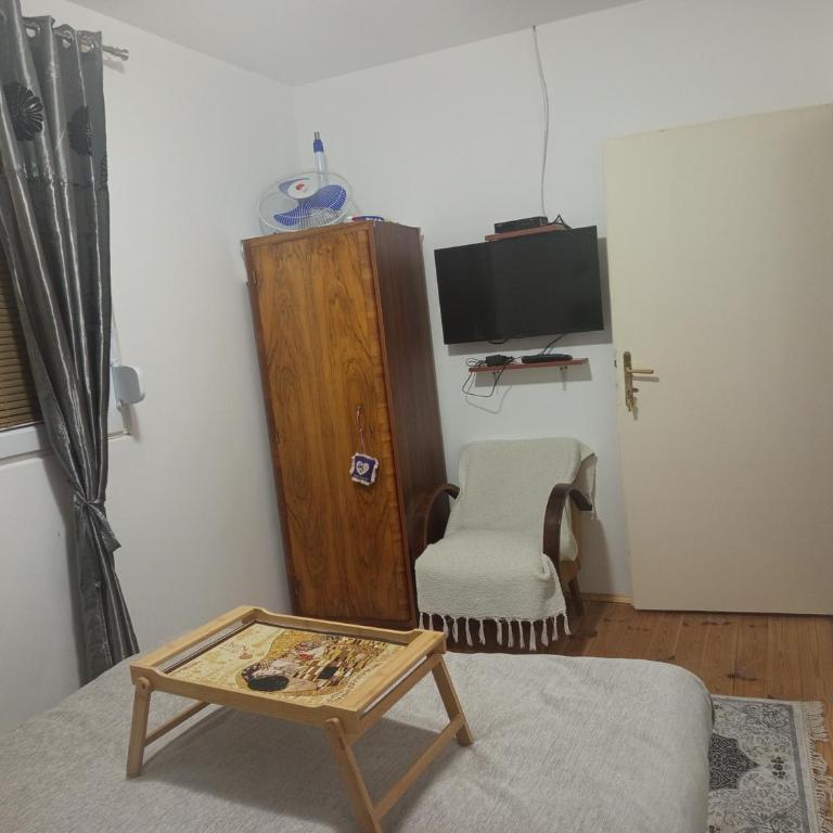 GUESTHOUSE TARA - Dvokrevetna Soba sa Bračnim Krevetom - 9