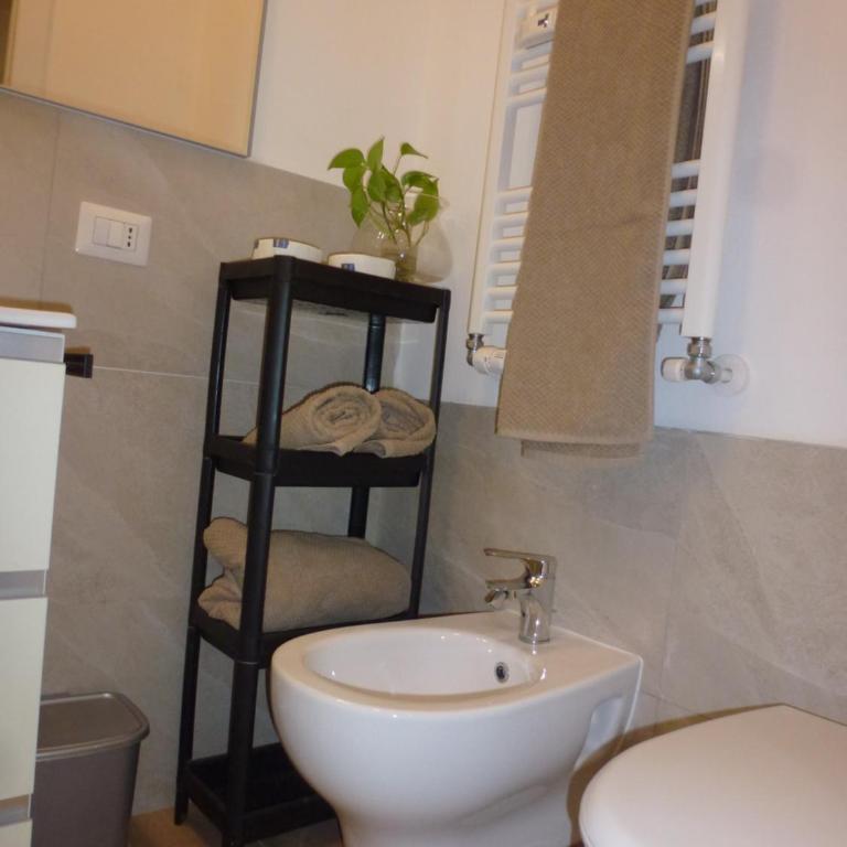 Elegant and modern two-room apartment with equipped kitchen - Appartamento con 1 Camera da Letto - 18