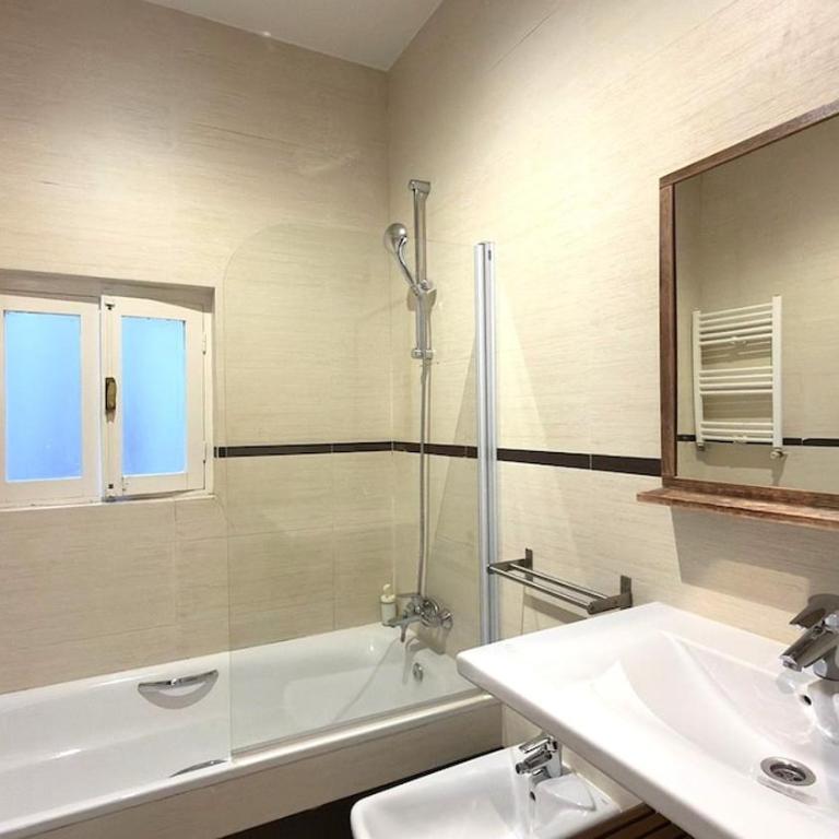 Centrally located flat in Madrid for 6 people - Ciudad Rodrigo - Three-Bedroom Apartment - 4