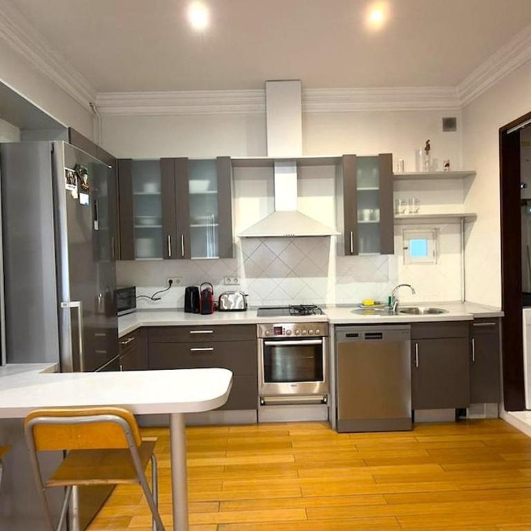 Centrally located flat in Madrid for 6 people - Ciudad Rodrigo - Three-Bedroom Apartment - 13