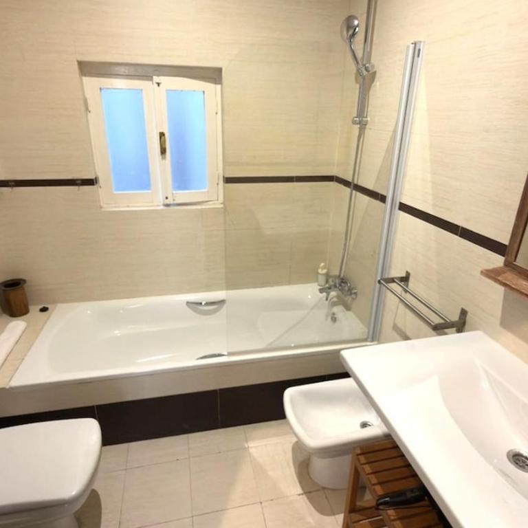 Centrally located flat in Madrid for 6 people - Ciudad Rodrigo - Three-Bedroom Apartment - 20