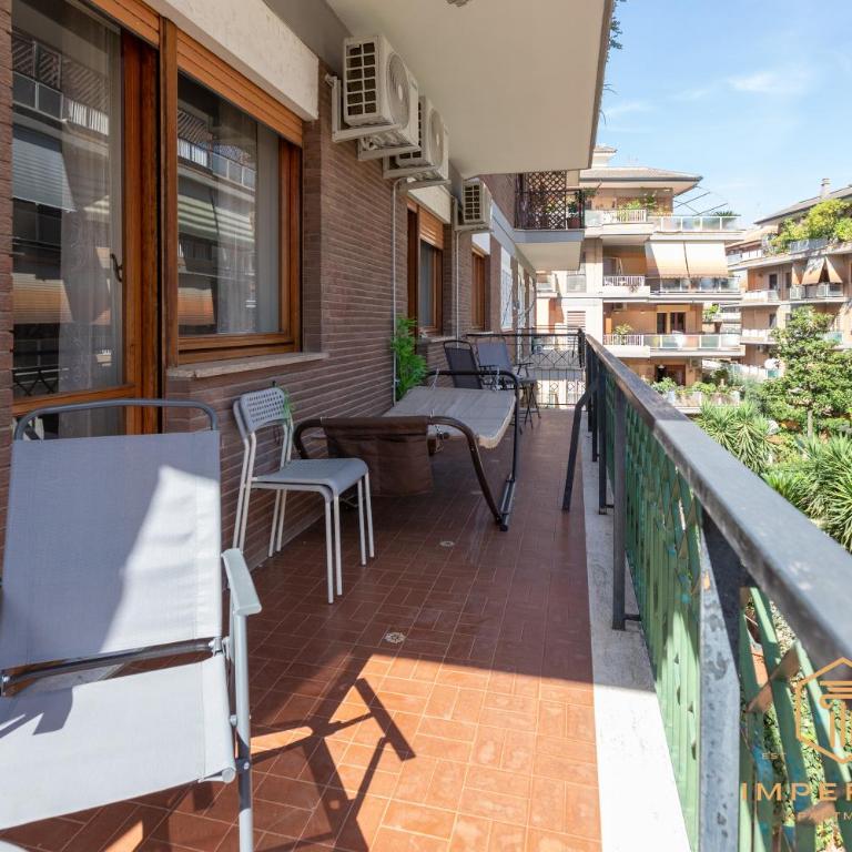 Imperium Aquaeductus - 5 min Metro, 8 Pax, 4 BDRM, 2 baths, A-C, park view - Appartamento con 4 Camere da Letto e Balcone - 5