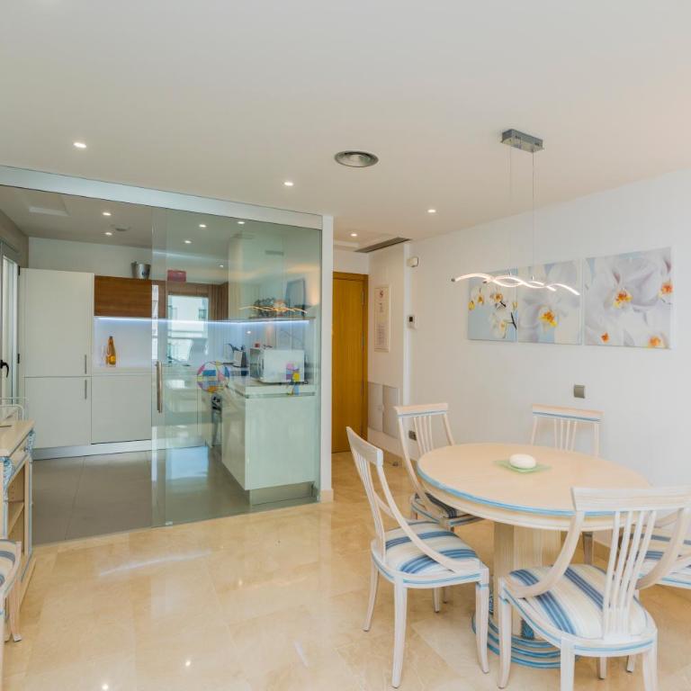 3 BR Los Arqueros beach Marbella - Three-Bedroom Apartment - 4