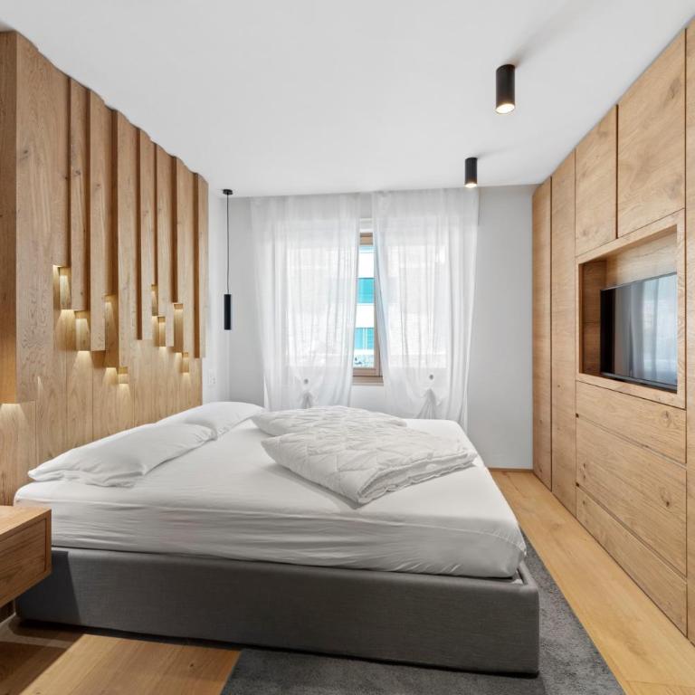 Luxury Lakeview Apartment in St Moritz Center - Two-Bedroom Apartment with Lake View - 22