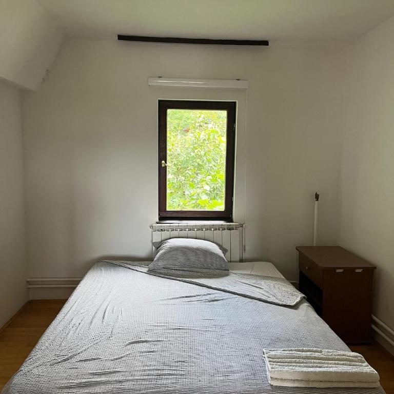 Vacation spot in Sarajevo in a calmest spacious area - One-Bedroom Apartment - 4