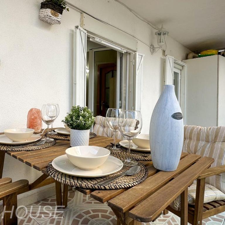 Alaska beach home - Two-Bedroom Apartment - 2