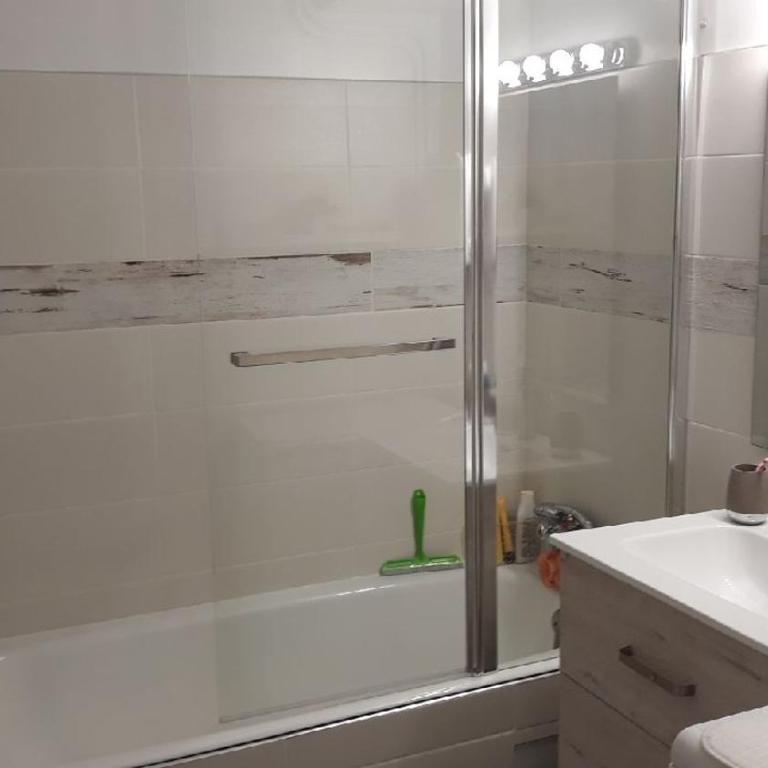 Coup de cœur 3 étoiles terrasse parking Wifi à 70 m des thermes - Appartement 1 Chambre - 18