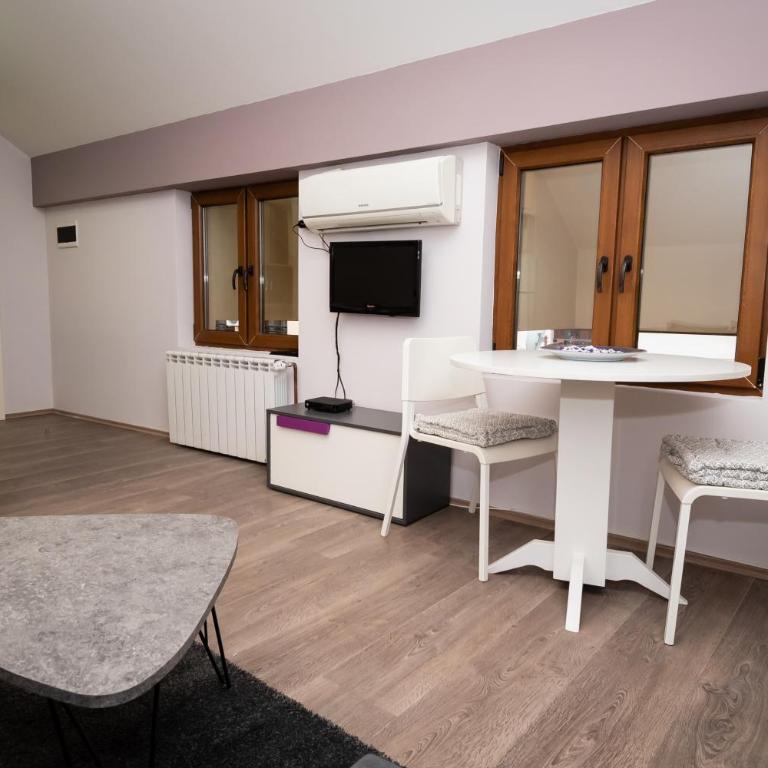 Jasha Apartments - Četvorokrevetna Soba sa Kupatilom - 6