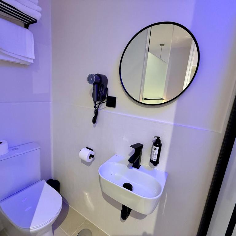 Mucho Madrid - Triple Room with Balcony and Views - 5