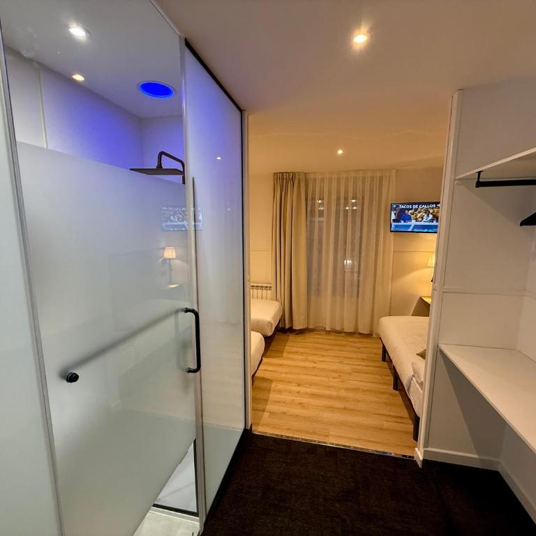Mucho Madrid - Triple Room with Balcony and Views - 6