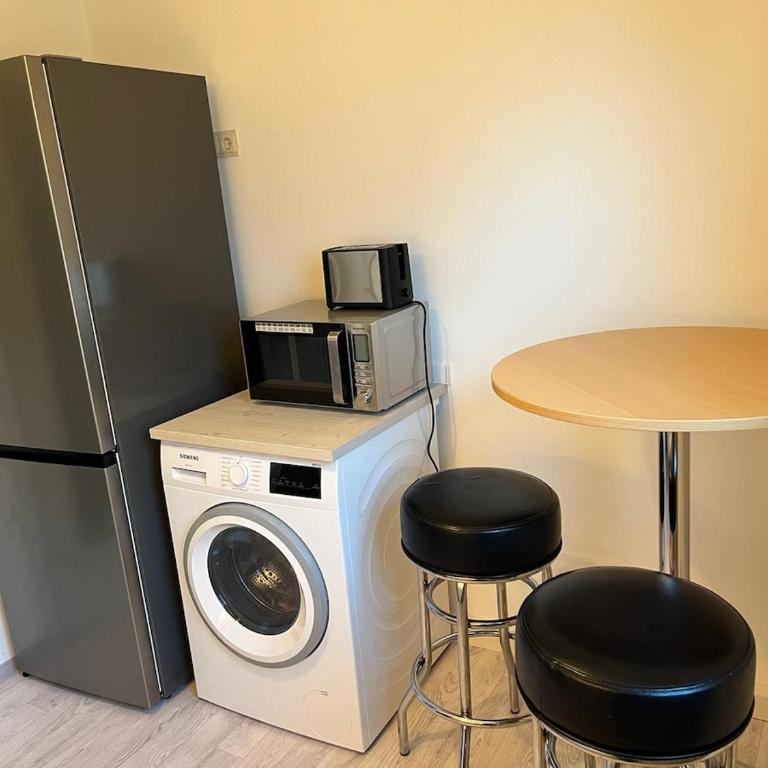 München Trudering 3 Schlafzimmer 90 qm sehr ruhig, U-S Bahn 350m - Three-Bedroom Apartment with Balcony - 4