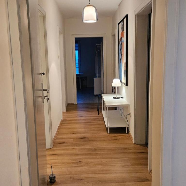 München Trudering 3 Schlafzimmer 90 qm sehr ruhig, U-S Bahn 350m - Three-Bedroom Apartment with Balcony - 2