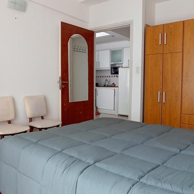 Depto San Martin, zona Centro, para 4 personas - One-Bedroom Apartment with Balcony - 6