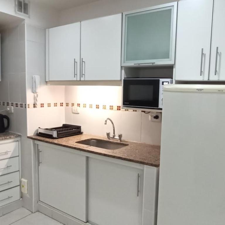 Depto San Martin, zona Centro, para 4 personas - One-Bedroom Apartment with Balcony - 8