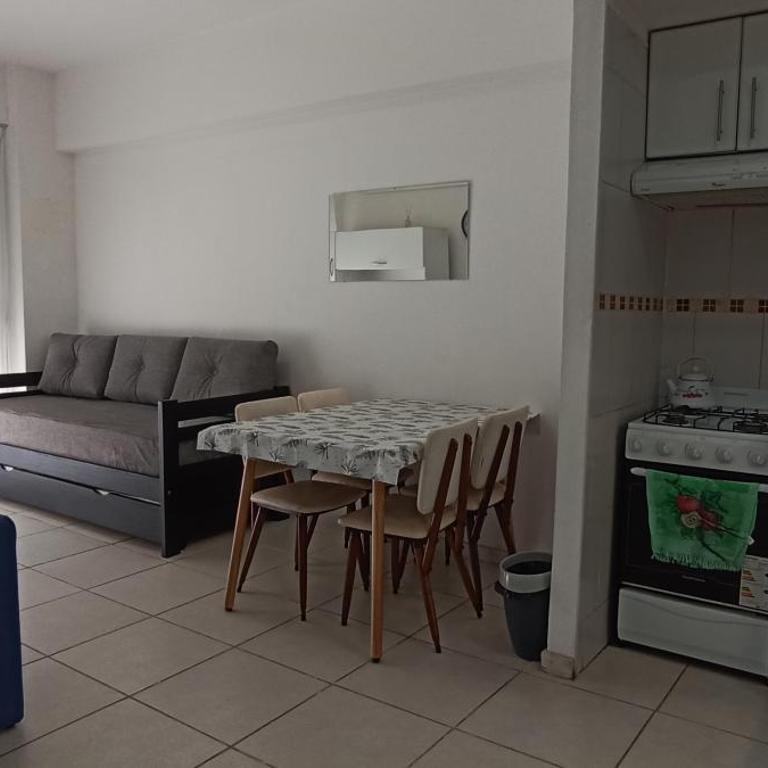 Depto San Martin, zona Centro, para 4 personas - One-Bedroom Apartment with Balcony - 14