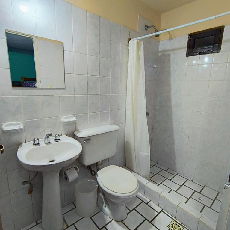 Hostel Glaciar Marconi I - Habitación Compartida Mixta de 6 camas - 2