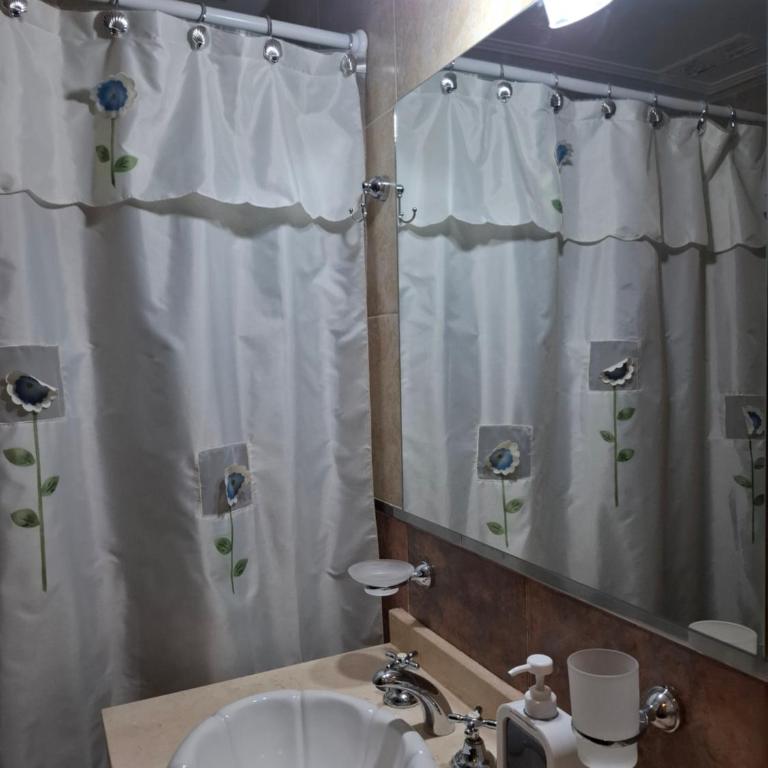 Fray Apart - One-Bedroom Apartment - 9