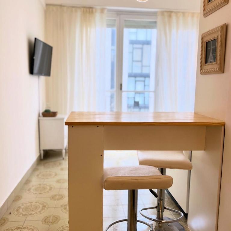 Monoambiente con balcón soleado - One-Bedroom Apartment - 14