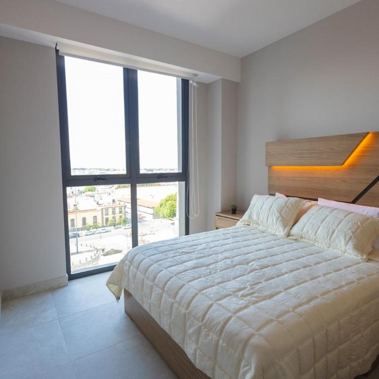 Guadalajara Skyline Retreat - Three-Bedroom Apartment - 15