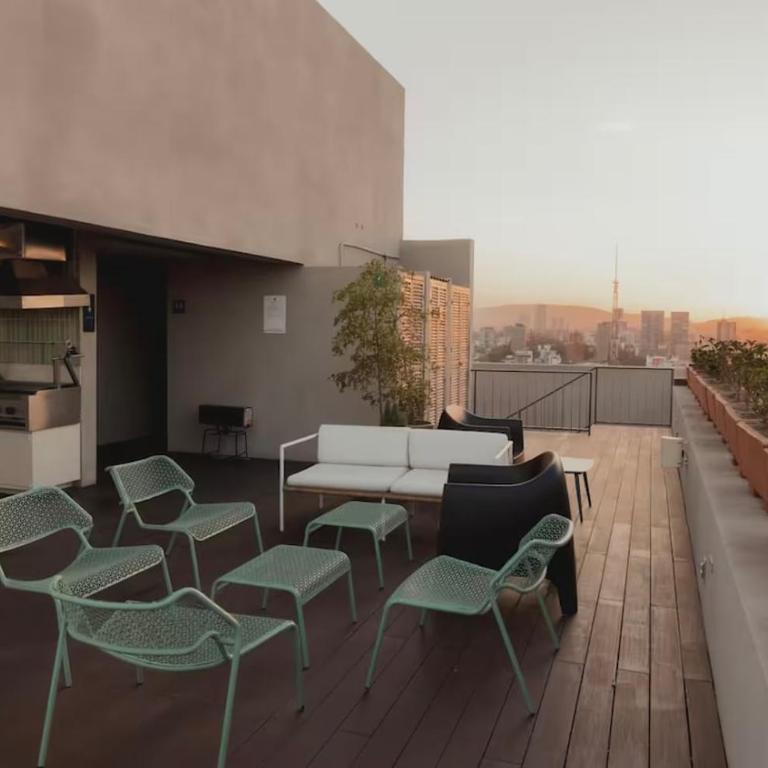 Guadalajara Skyline Retreat - Three-Bedroom Apartment - 19