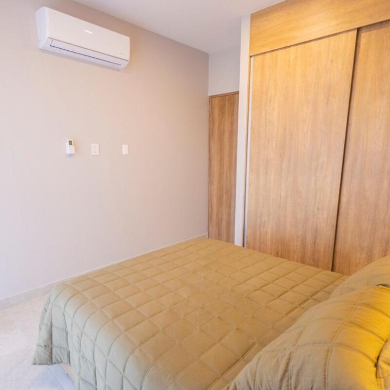 Guadalajara Skyline Retreat - Three-Bedroom Apartment - 23