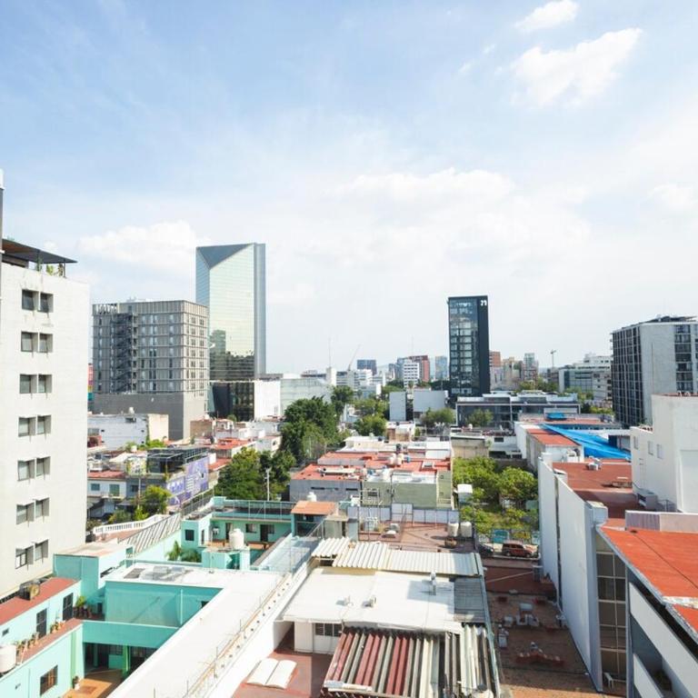 Guadalajara Skyline Retreat - Three-Bedroom Apartment - 24