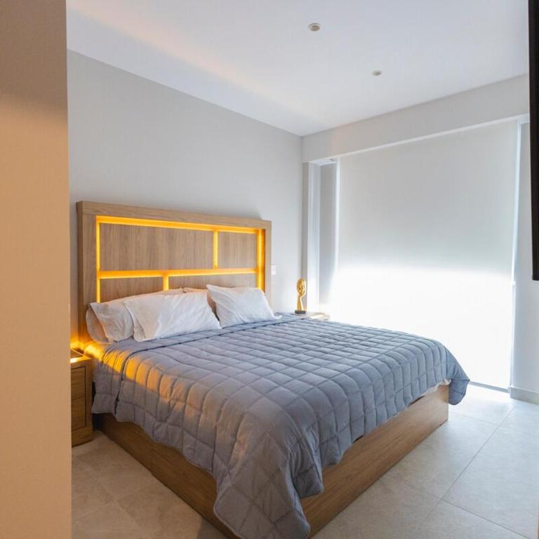 Guadalajara Skyline Retreat - Three-Bedroom Apartment - 37