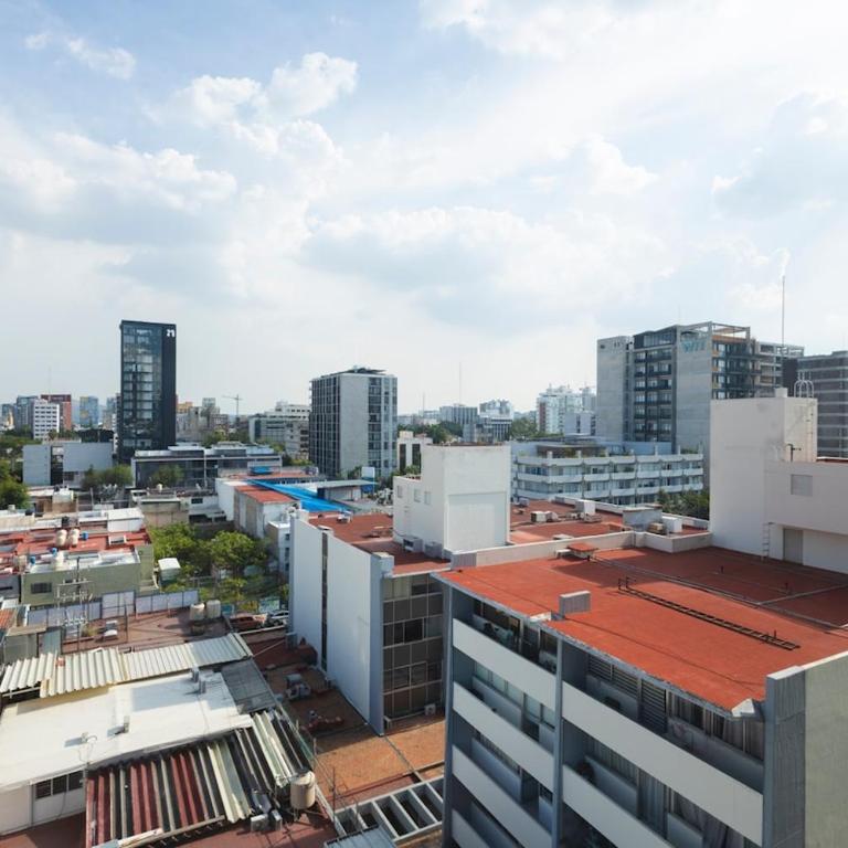 Guadalajara Skyline Retreat - Three-Bedroom Apartment - 38