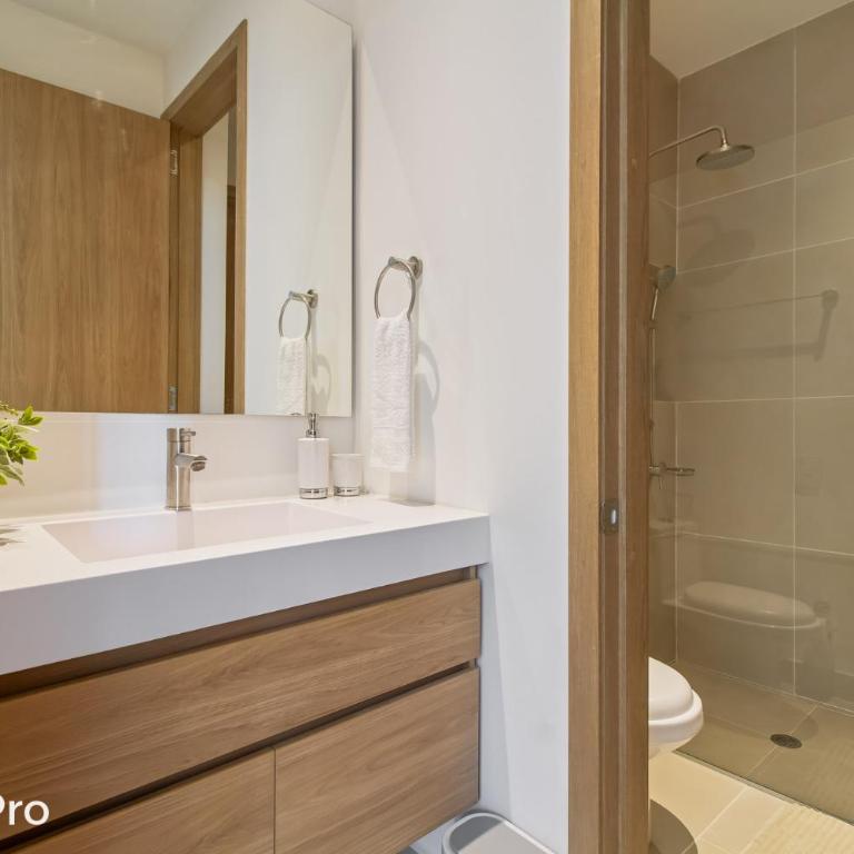 Baia Kristal Cartagena by HostPro - One-Bedroom Apartment with Balcony and Water View - 2
