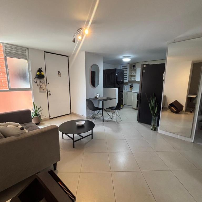Apto Medellín, central y cómodo - Apartamento de 2 dormitorios - 18