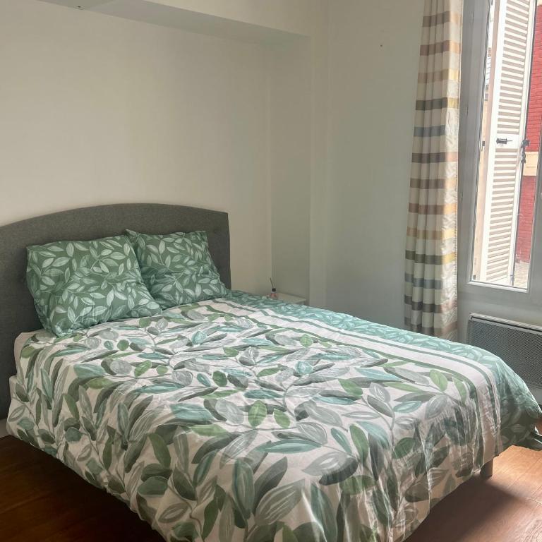 Comfort Parisian Room and Sofa Bed 1 min to Metro M4 & T3A Paris Chambre chez Habitant - Chambre Double - 2
