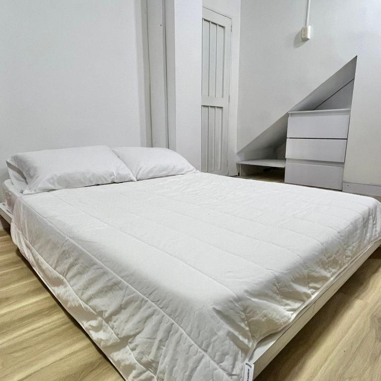 Moon House Granada - Double Room with Private Bathroom - 2