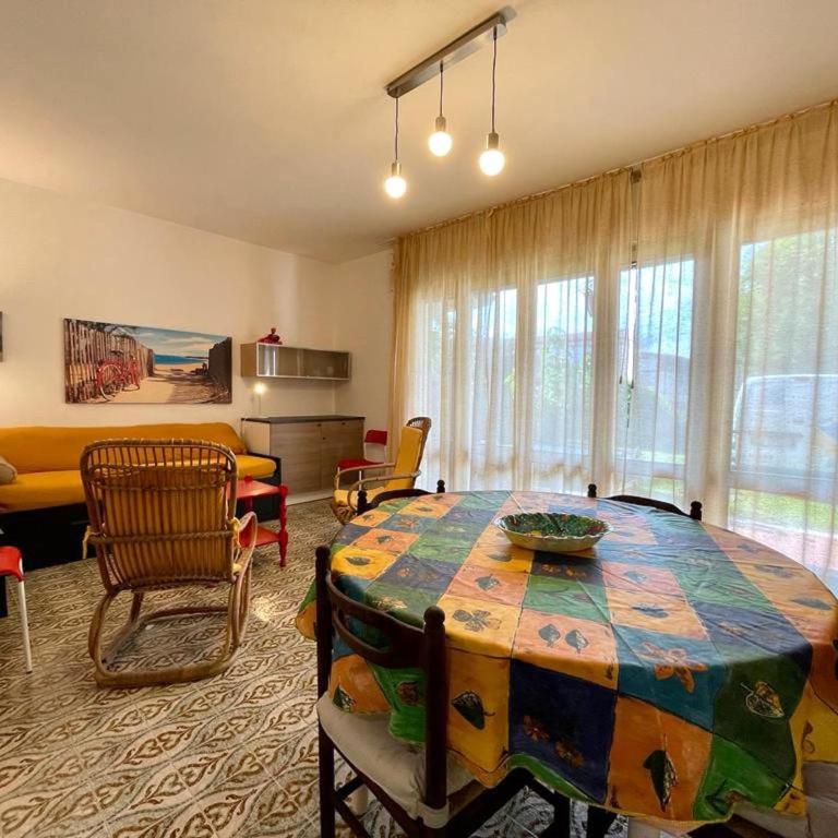 Lovely villa with a private garden - Villa - 8