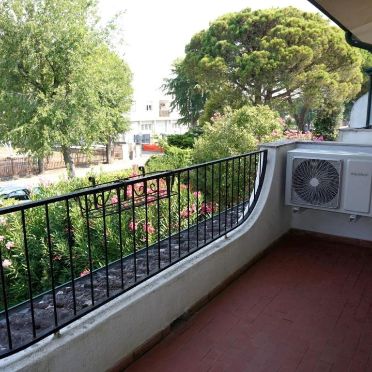 Lovely villa with a private garden - Villa - 13