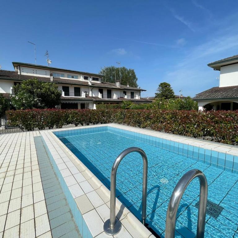 Lovely villa with a private garden - Villa - 14
