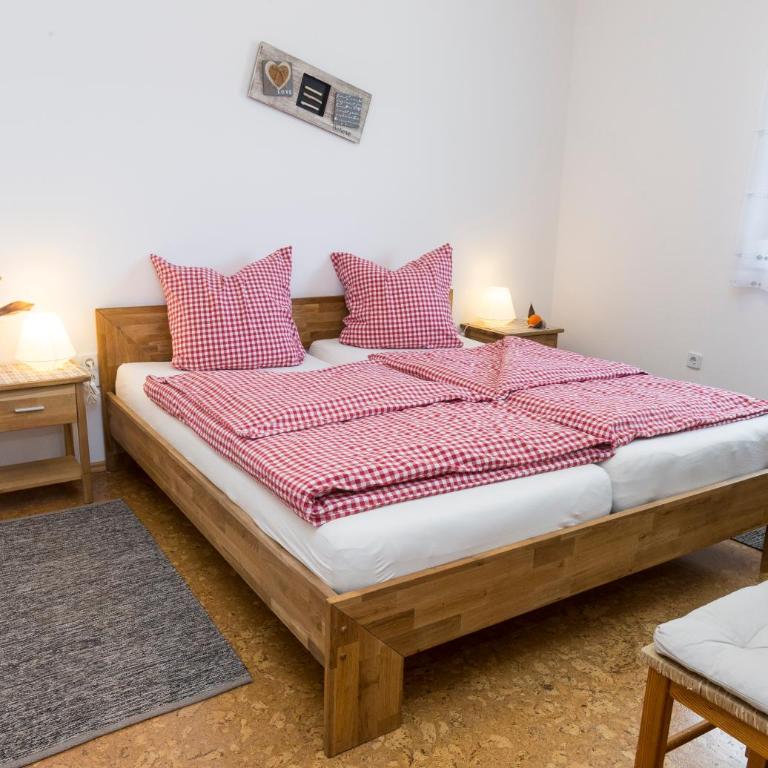 Haus Hahnenhof - Apartment mit 2 Schlafzimmern und Balkon - 1