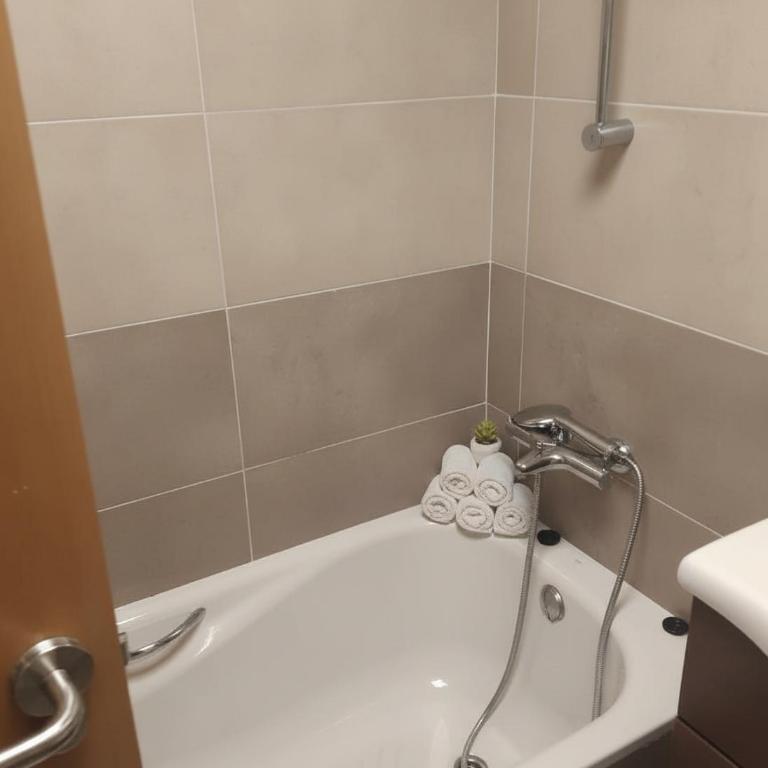 Roquetas Del Sol, Pools & Gym - Two-Bedroom Apartment - 18